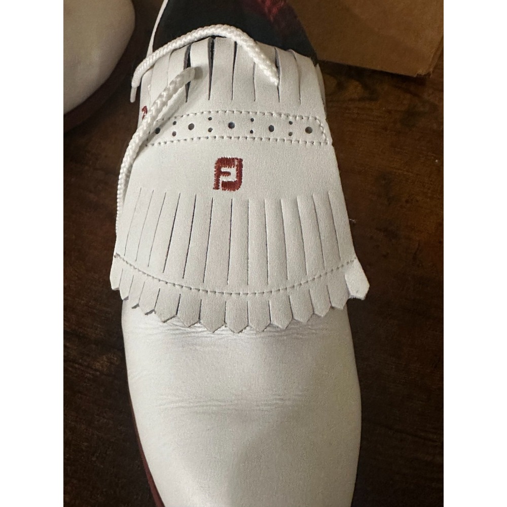Footjoy Women's SoftJoys size 8M white with Kiltie fringe and plad interior - Picture 5 of 7